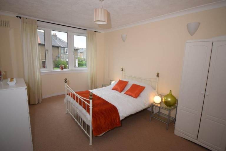 2 bedroom flat for rent in Carrick Knowe