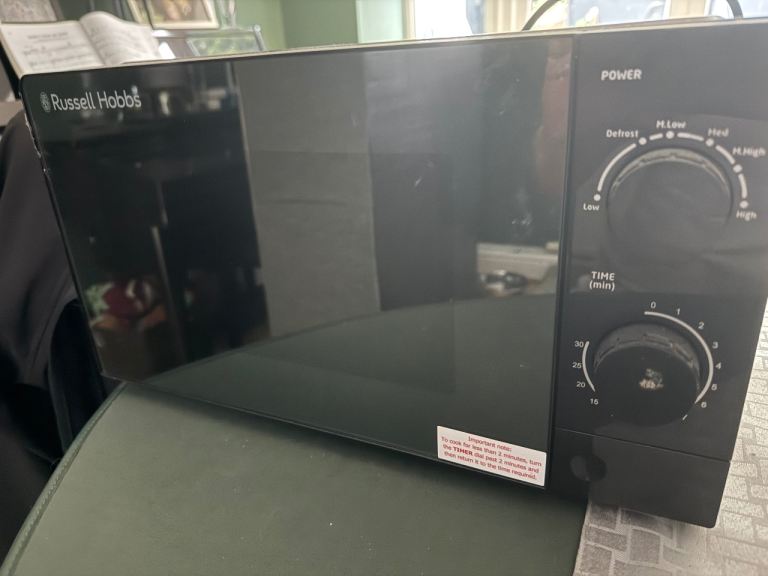 Russell Hobbs Black Microwave Oven – Good Condition