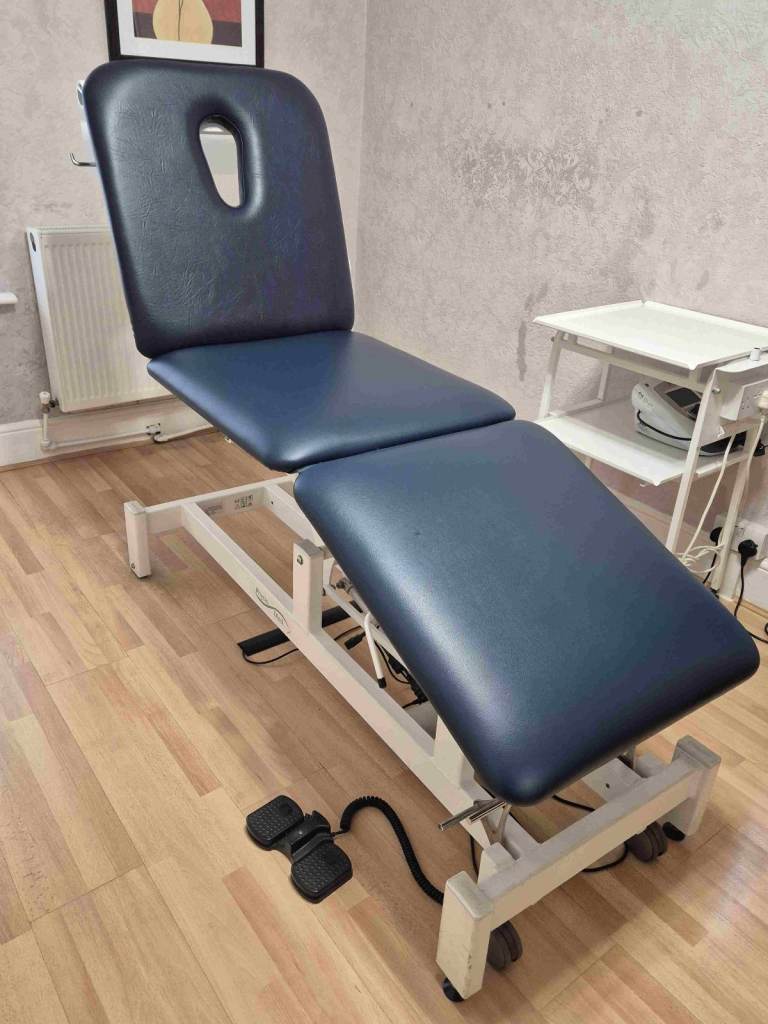 Metron Elite Electric 3 Section Medical/Physio Couch – Blue