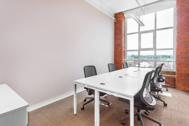 Manchester - M27 6DB \ Large Office Space with a Flexible Layout