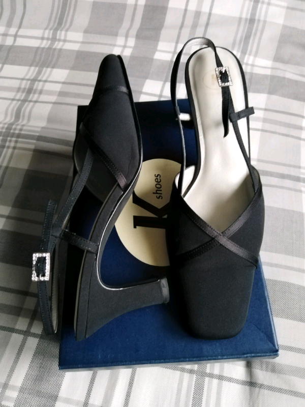 Clarks strappy shoes - Size 5.5