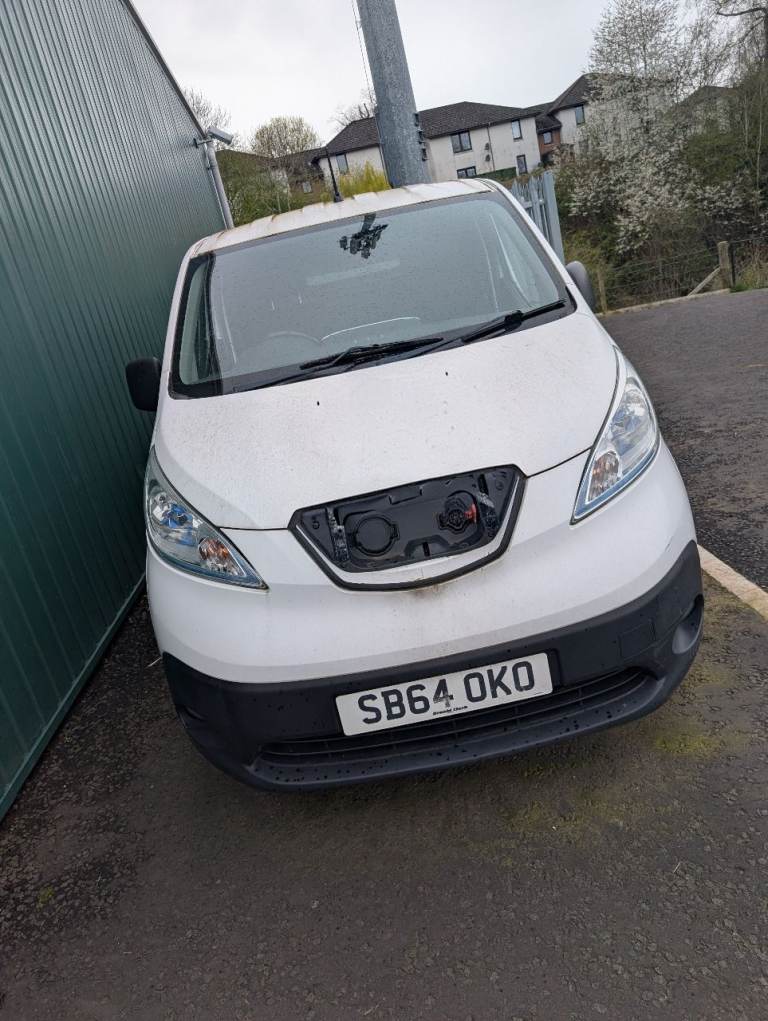 Fully electric van with charging cable incl 