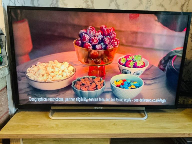 Sony 40 inch TV with remote control good condition 