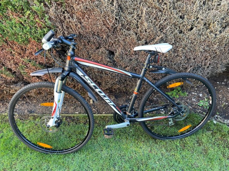 Scott Hybrid Bike – Black and Red, Good Condition