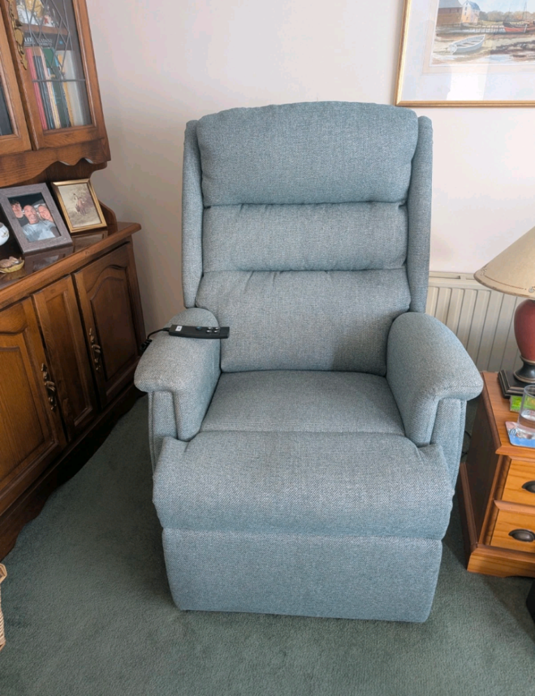 RRP£2500 HSL Super Grande Riser Recliner Dual Motor Brand New Unused 