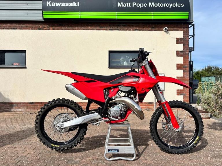 GASGAS MC 125 2027 MC125 125cc 2 Stroke Motocross MX Bike NEW