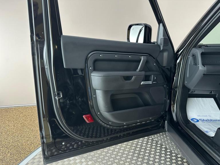 2025 Land Rover Defender 90 3.0 D350 MHEV X-Dynamic HSE Hard Top SUV Auto 4WD SWB Euro 6 (s/s) 3d...