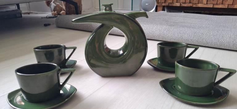 Green Ceramic Teapot and Four Cups with Saucers – Good Condition