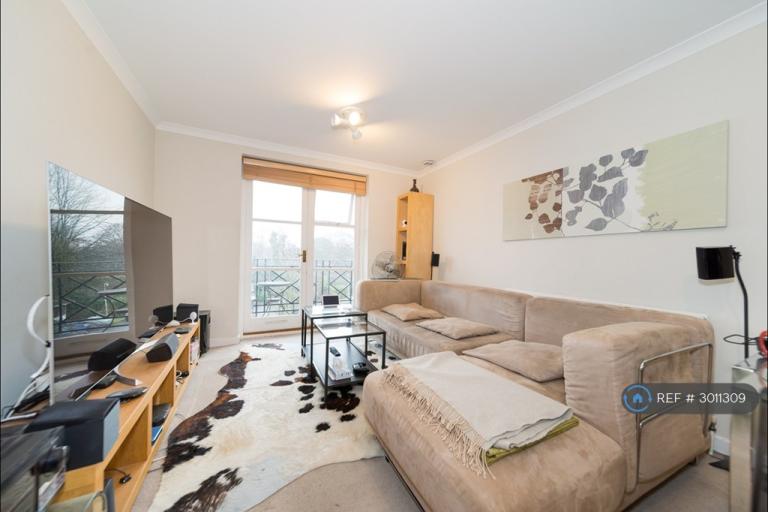 2 bedroom flat in Brompton Park Crescent, London, SW6 (2 bed) (#3011309)