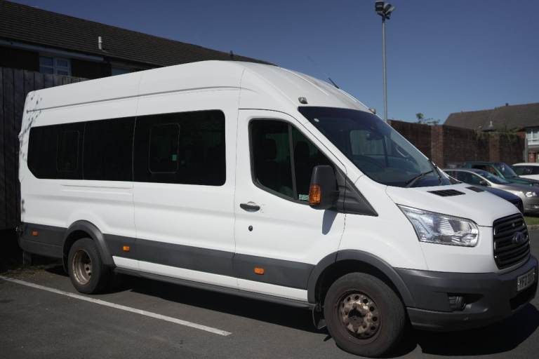 Mini Bus Ford Transit 17 seats - Low miles