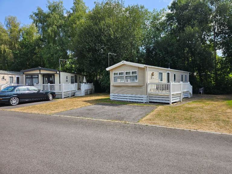 3 nights Bank Holiday Weekend Break near Bournemouth