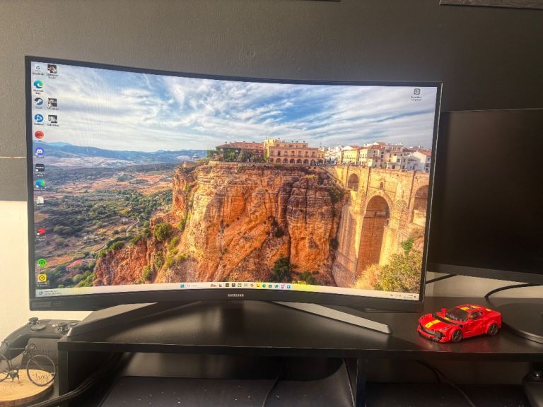 SAMSUNG Odyssey G7 LC32G75TQSPXXU Quad HD 32" Curved QLED Gaming Monitor - Black