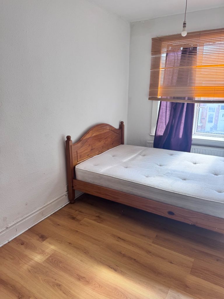 Double room for rent in Leicester narbourugh road