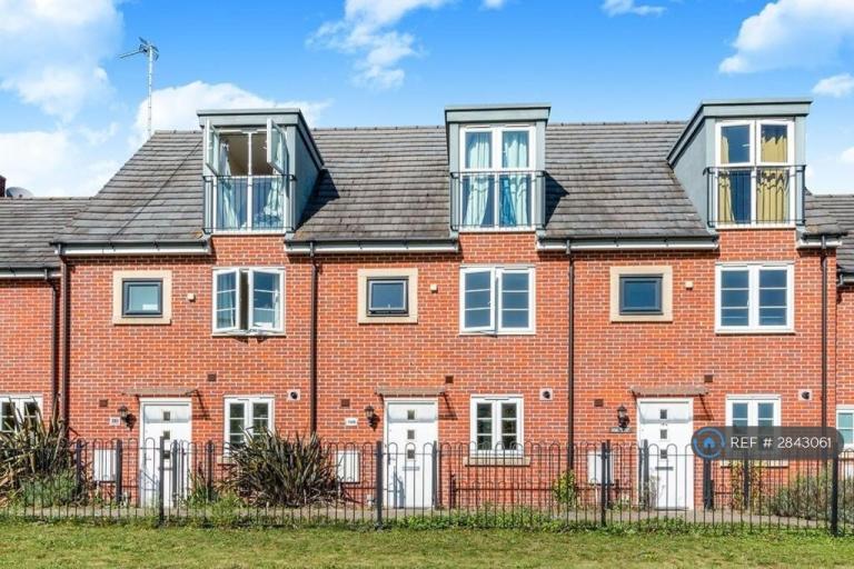 3 bedroom house in Sinclair Drive, Basingstoke, RG21 (3 bed) (#2843061)