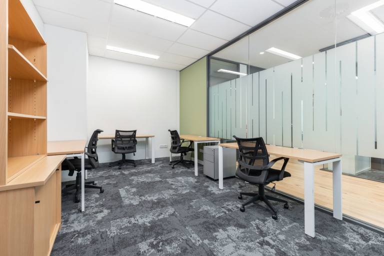 London - WC1X 8BP \ Serviced Office for Rent with 5-Desk Capacity