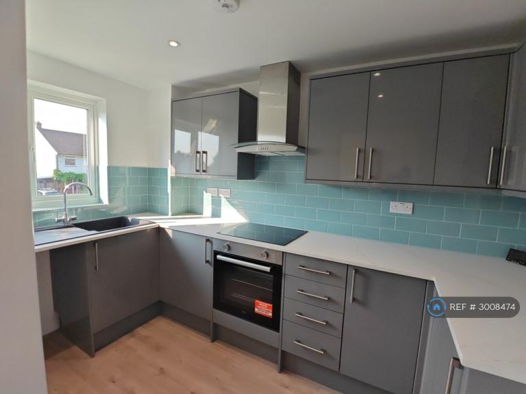 2 bedroom flat in Grove Place, Welham Green, AL9 (2 bed) (#3008474)