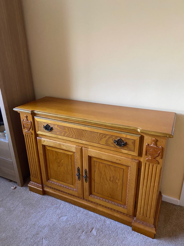 OAK SIDEABORD VGC - DELIVERY AVAILABLE 