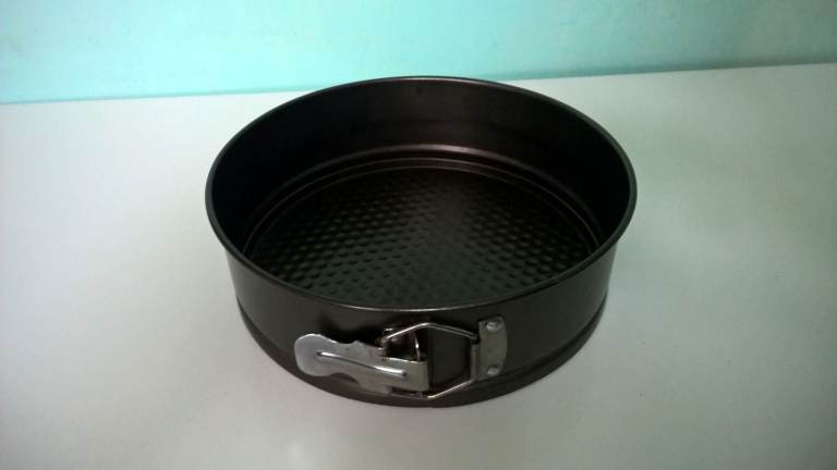 Non Stick Round 22cm Cake Tin Springform for Baking,