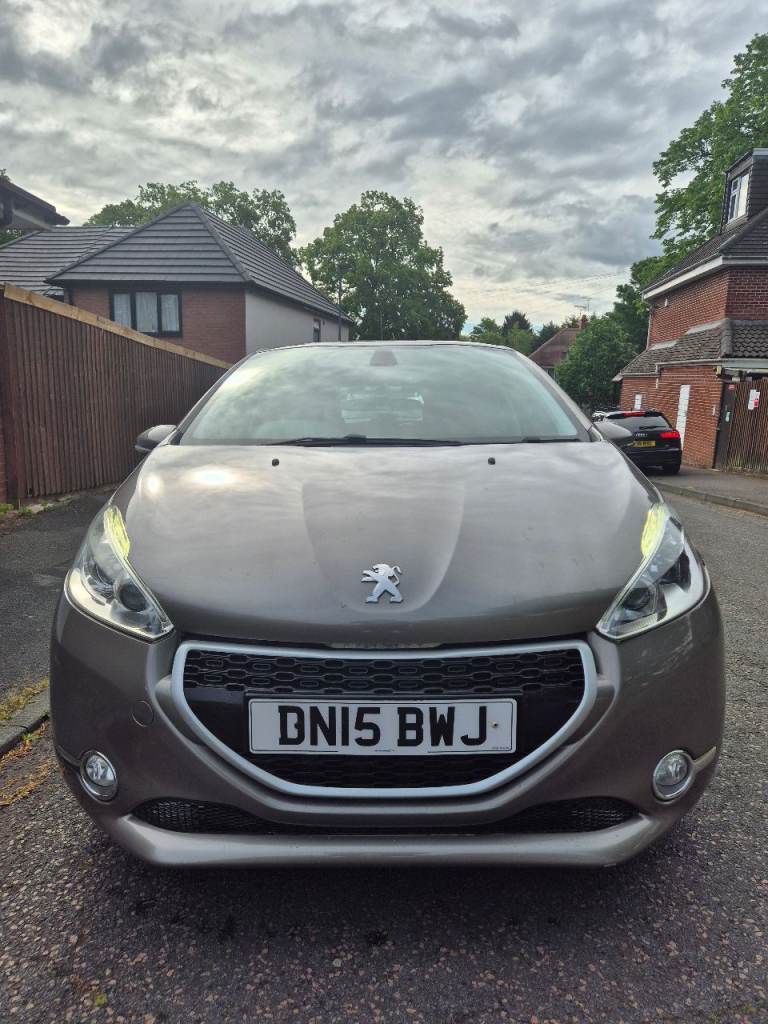 Peugeot, 208, Hatchback, 2015, Semi-Auto, 1199 (cc), 5 doors