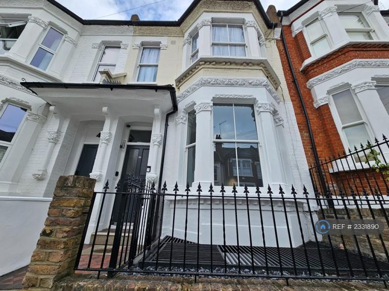 2 bedroom flat in Dorothy Road, London, SW11 (2 bed) (#2331890)