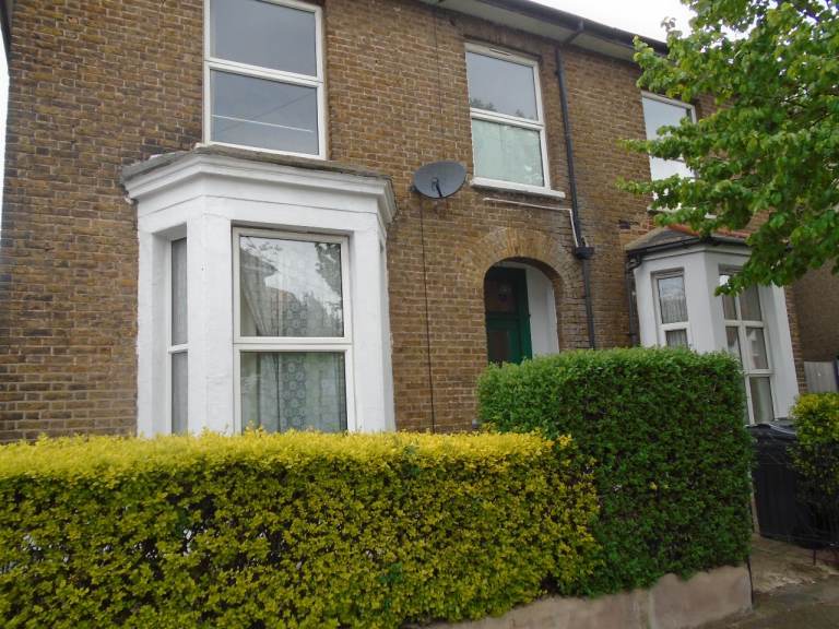 Newly Refurbished 7 Bedroom House with HMO Licence CR0 2XZ