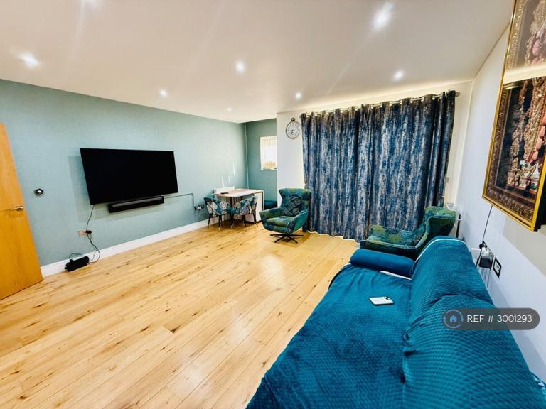 4 bedroom house in Barham Terrace, London, NW9 (4 bed) (#3001293)