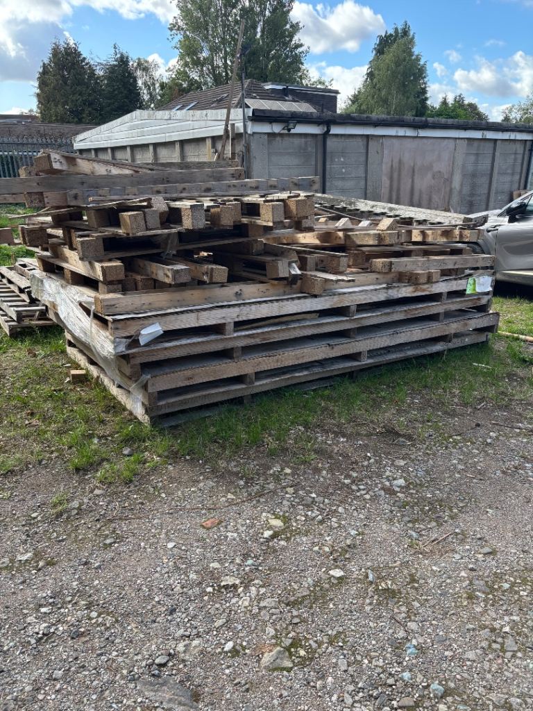 Reclaimed Timber Pallets and Wood Beams – Good Condition