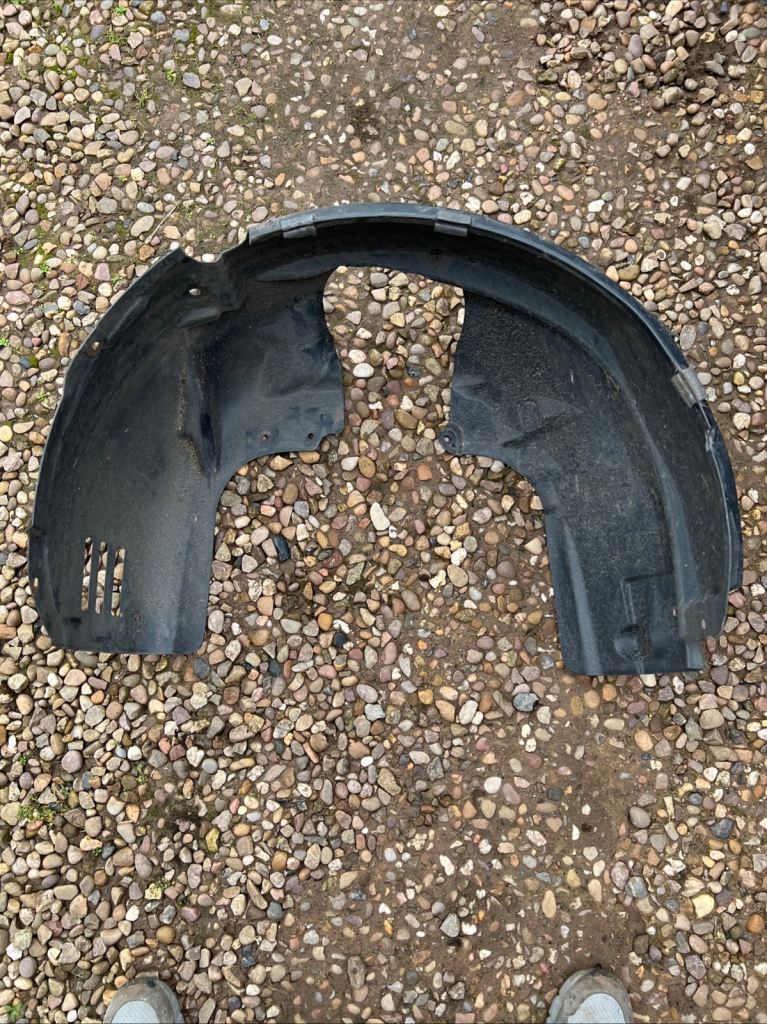 FORD FIESTA MK7 2011 TITANIUM FRONT PASSENGER SIDE WHEEL ARCH MUD GUARD 