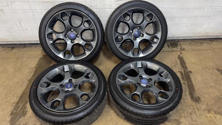 4x 17’’ Ford  Fiesta alloys with almost New tyres 