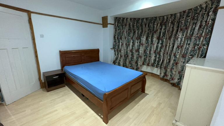 Spacious & Cosy Double Room For Rent AT ME4 6UP