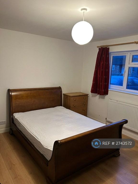 1 bedroom in Ashwood Avenue, Uxbridge, UB8 (#2743572)