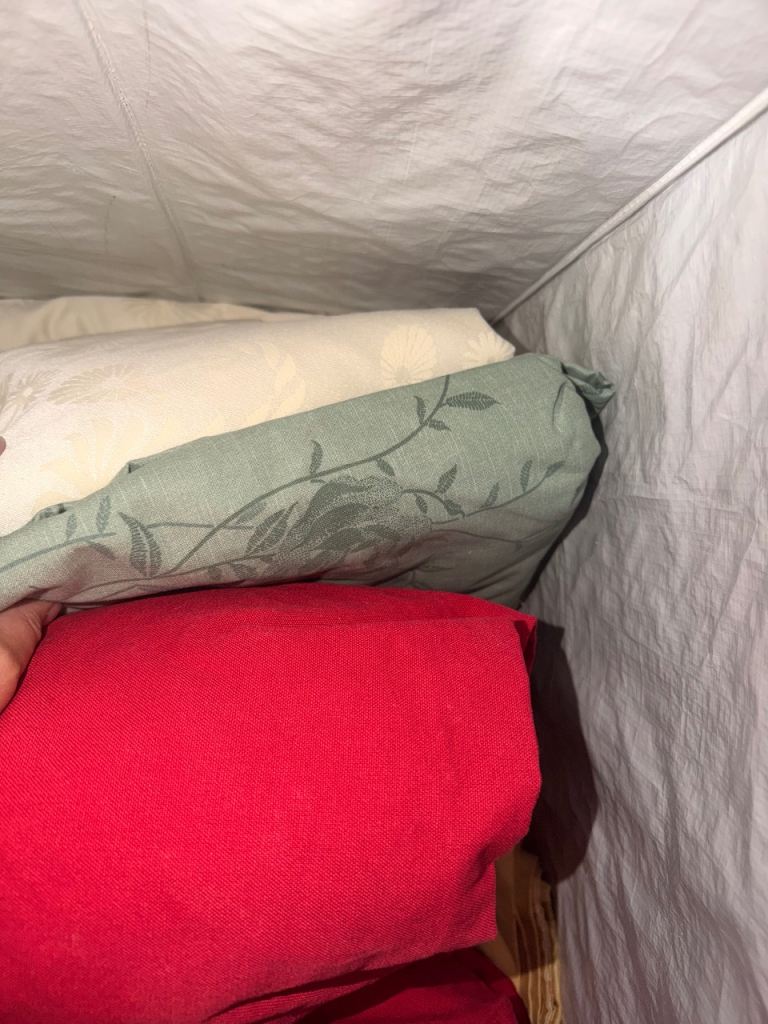 🛏️✨ HUGE BEDDING & CURTAINS BUNDLE – ONLY £40! ✨🪟