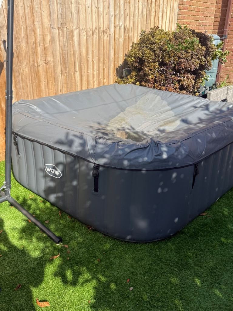 Wave inflatable Hot Tub