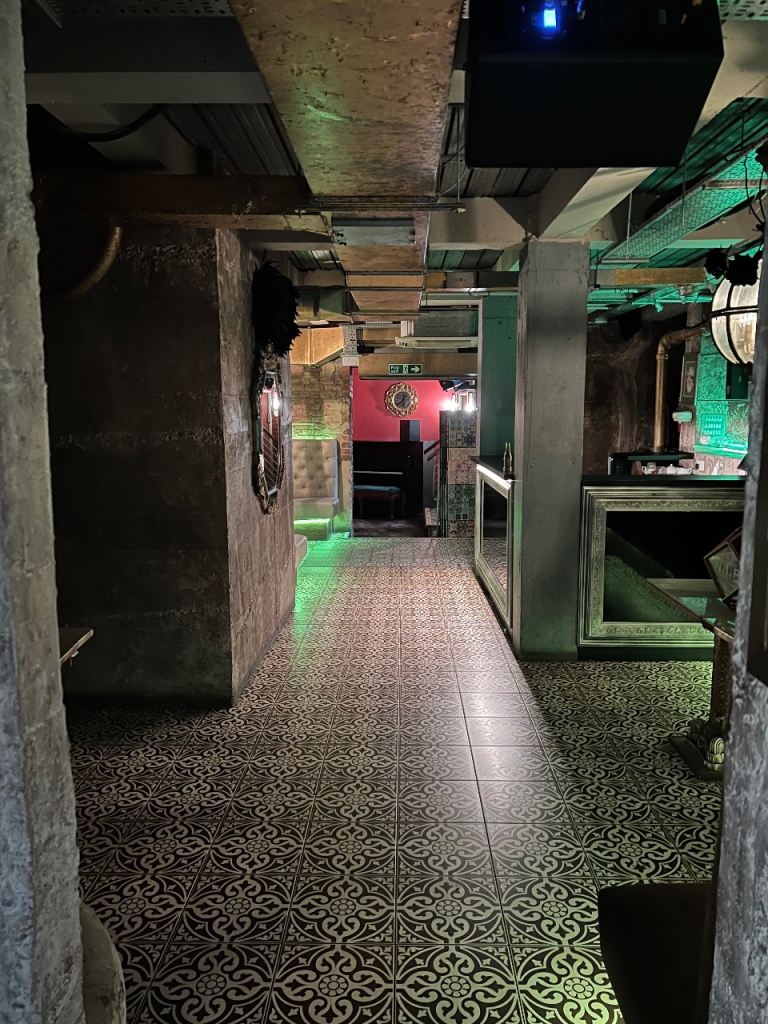 Basement Bar Venue – Late Licence Until 4AM –Electric Shisha Opportunity (City of London)