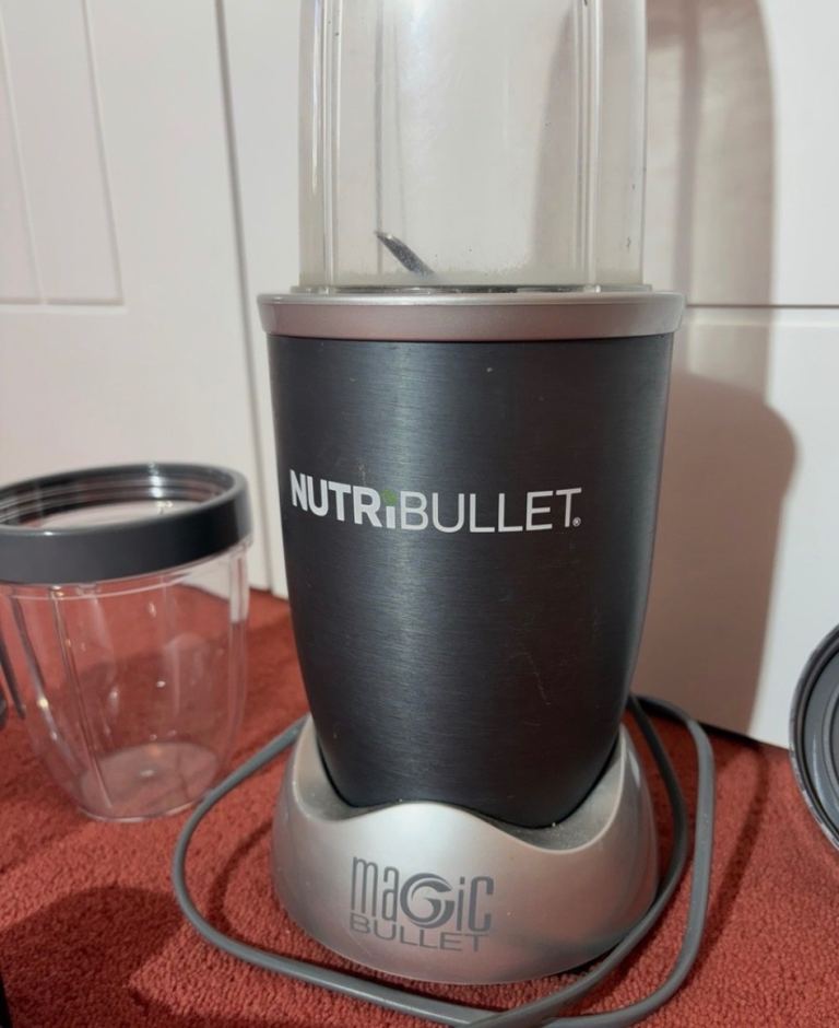 Nutribullet Blender with two cups 