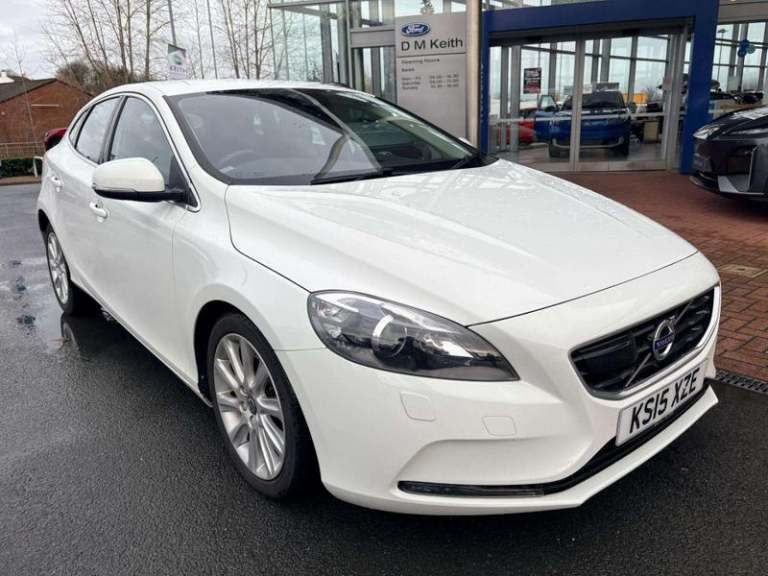 2015 Volvo V40 D2 [120] SE Lux Nav 5dr HATCHBACK DIESEL Manual