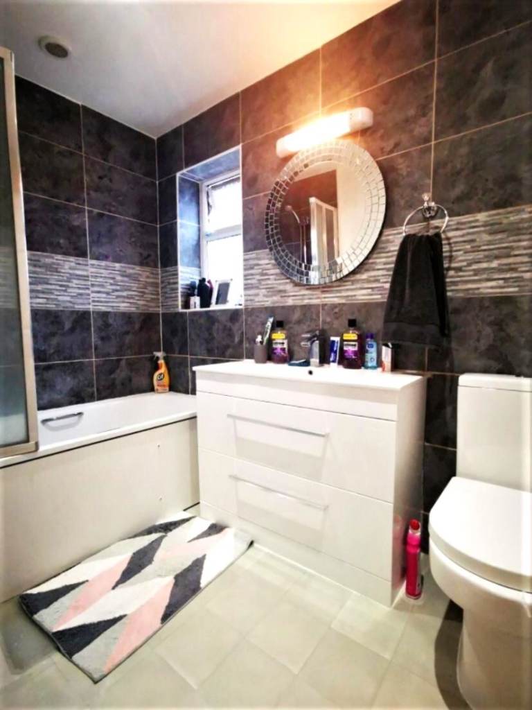 1 decent size nice double room at great location