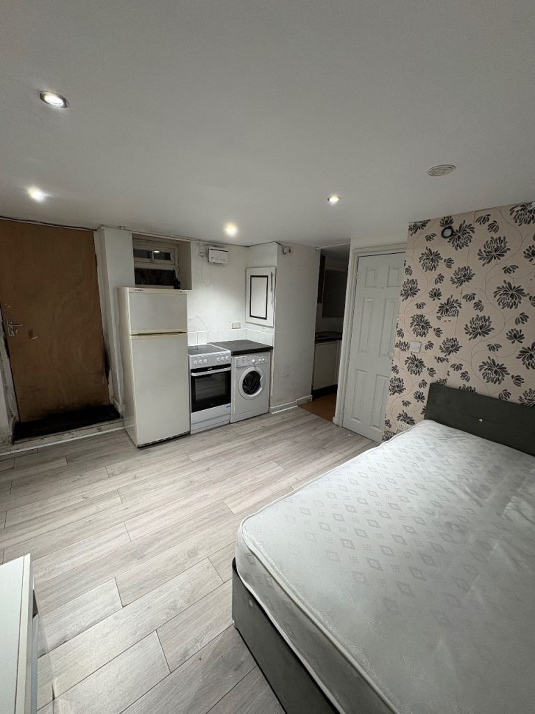 1 bed basement flat