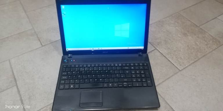 Acer aspire 5742 laptop. Windows 10. Core i3. Intel hd. 8gb ram 15.6 inch. Hdmi