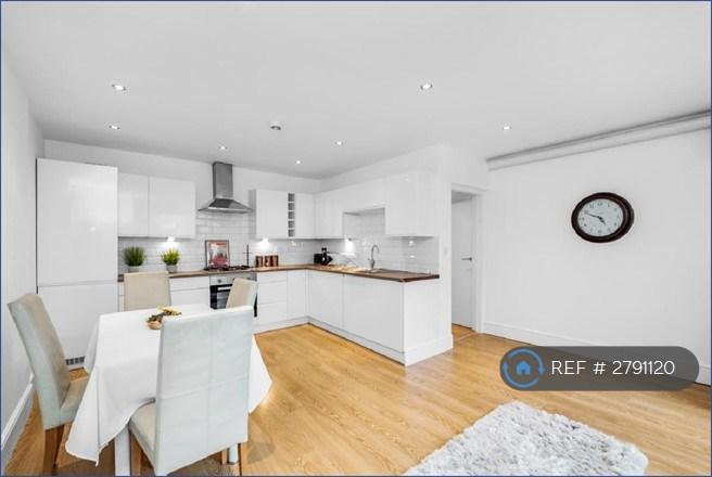 3 bedroom flat in Foxberry Road, London, SE4 (3 bed) (#2791120)