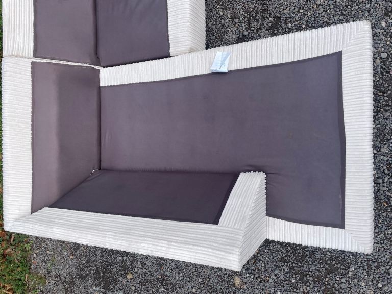 FREE DELIVERY 🥰🚚🥰 BEIGE FABRIC CORNER SOFA GOOD CONDITION 