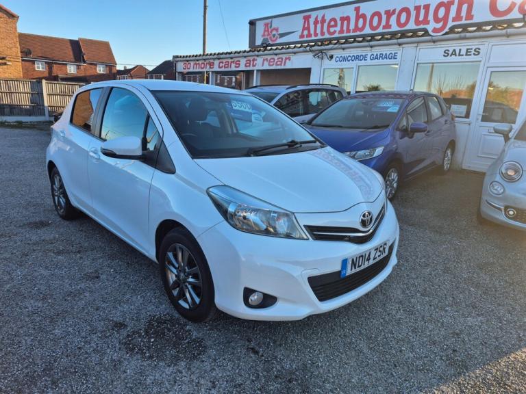 2014 Toyota Yaris 1.33 VVT-i Icon+ 5dr HATCHBACK PETROL Manual