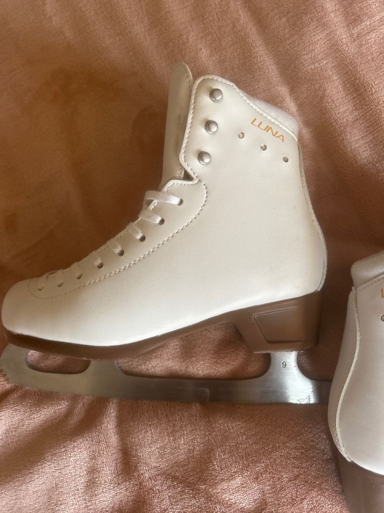Atena ice skates 