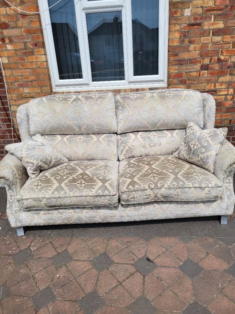 Original Parker Knoll Cream Patterned Textured Two-Seater Sofa – Good Condition