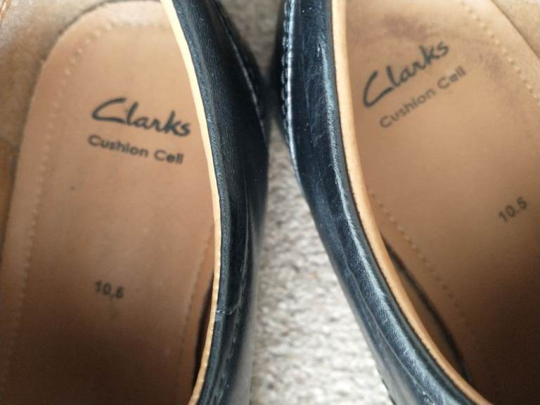 LEATHER SHOES/BLACK. SIZE 10.5. CLARKS. SMART/SLIP ON. AS NEW COND.