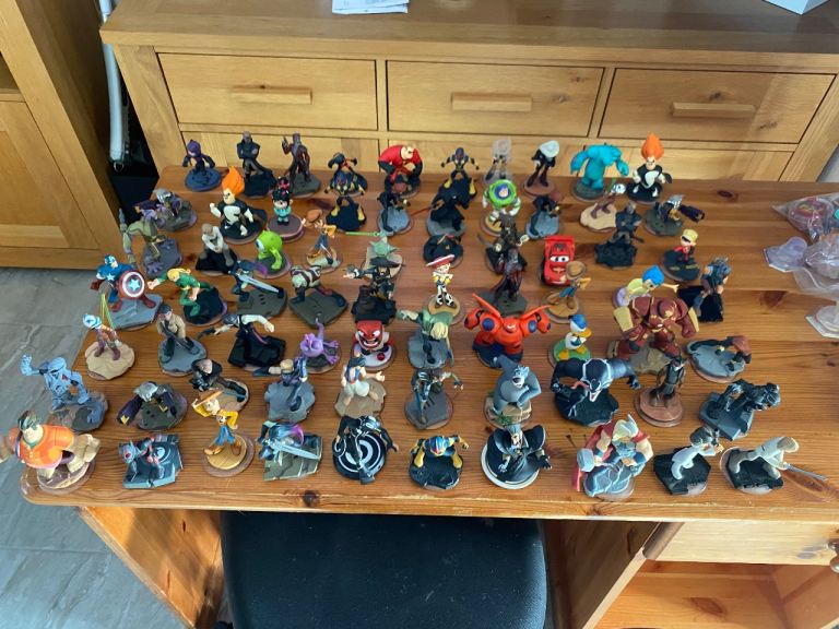 Over 70 Disney infinity figures etc 