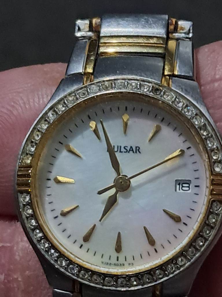 Elegant Pulsar VJ22-X029 Date Dial Quartz Ladies Bracelet Watch-25mm-Works
