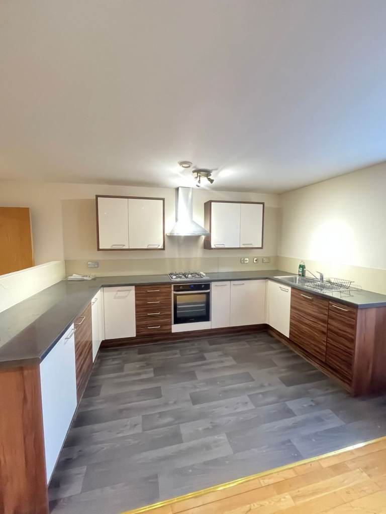 3 bedroom apartment in Cattedown