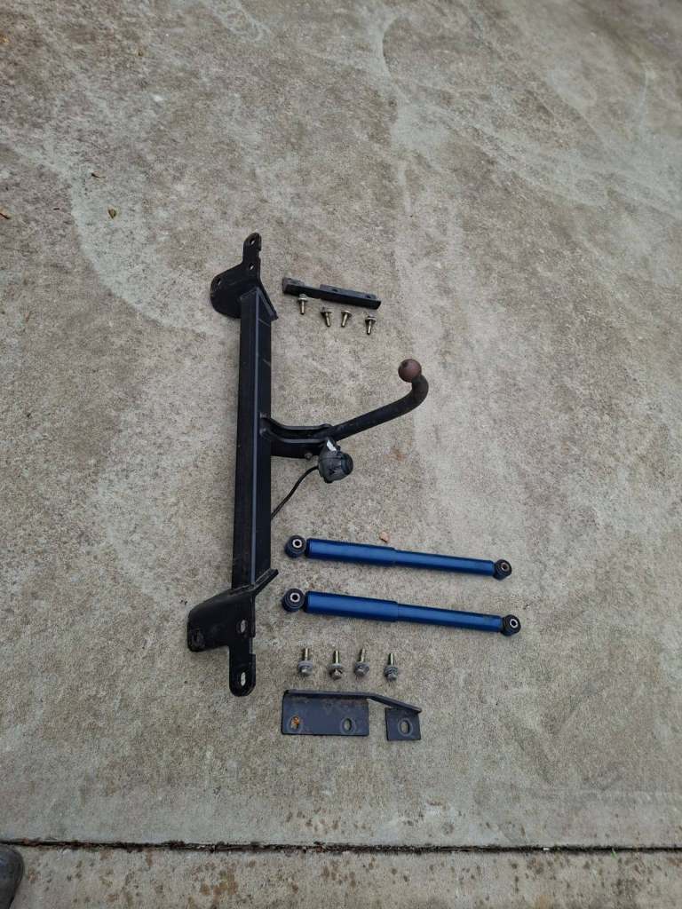 Tow bar and rear shock absorbers Suzuki Grand Vitara