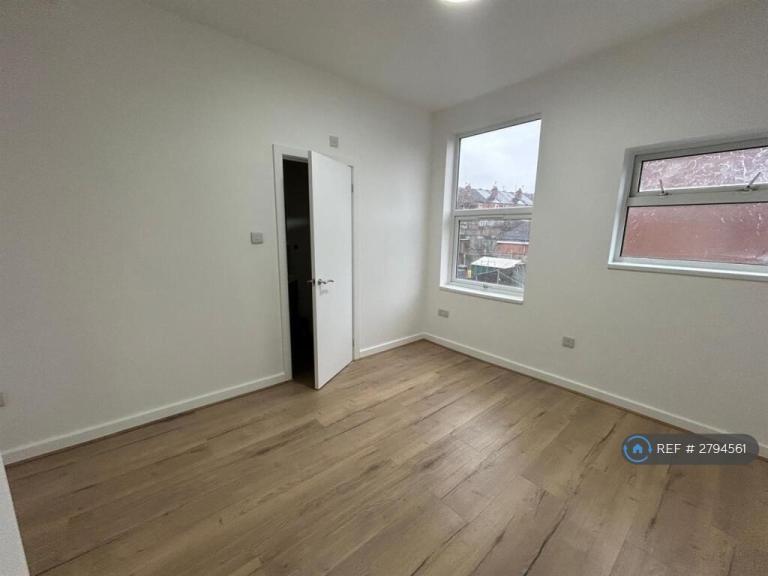 2 bedroom flat in Gulson Road-, Coventry, CV1 (2 bed) (#2794561)